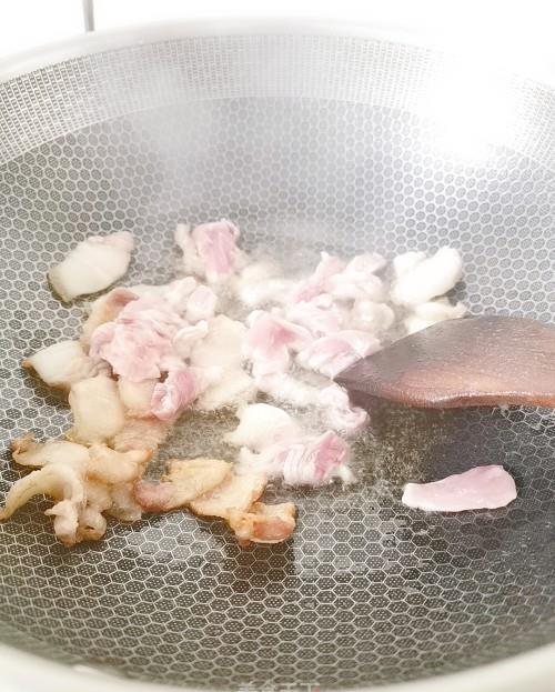 花椰菜炒肉教学，现在正是花椰菜的食用日子，趁新鲜吃