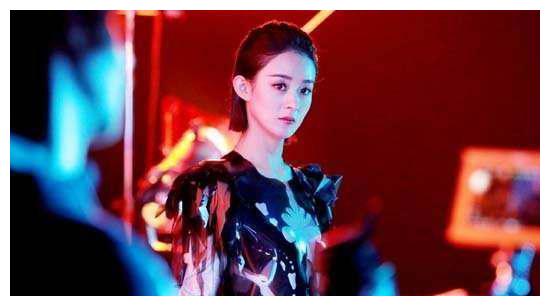 这么美的片子,女主人公是赵丽颖,导演把赵丽颖当成了一个艺术品