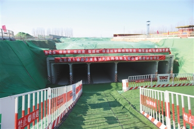 已经竣工的永兴河北路综合管廊项目,水、电、信、气等都通过综合管廊输送到新机场。