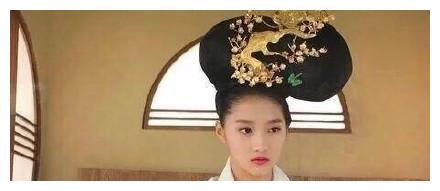关晓彤新资源，头顶缝纫机和盆栽，这样的古装戏真的好看吗