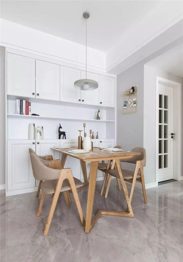 109平北欧三居,大理石+木饰面打造的电视墙,真耐看