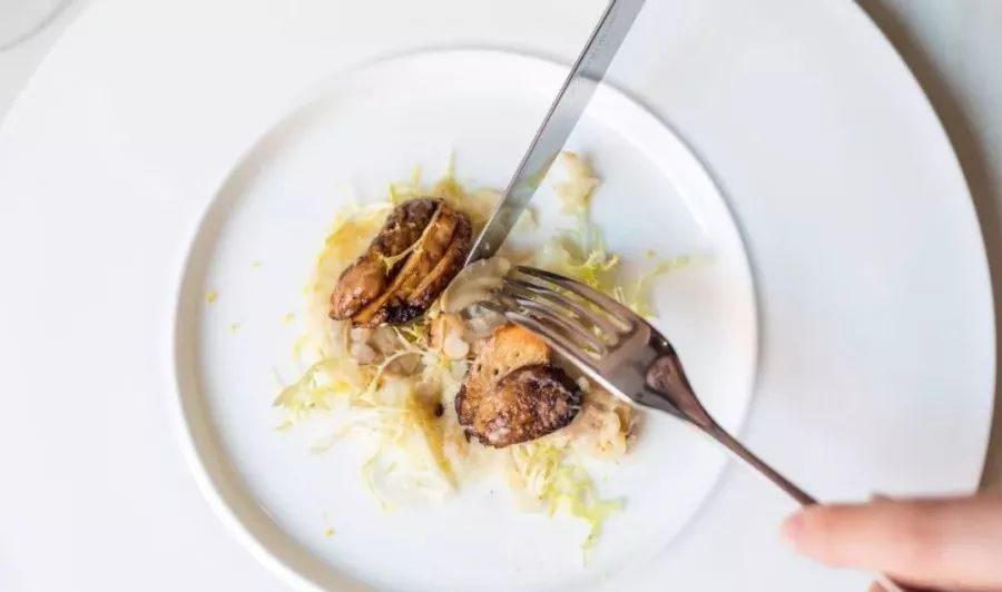 红酒情人节！5折吃『艺术品葡萄酒西餐厅』，你心爱的TA值得！