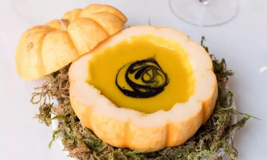 红酒情人节！5折吃『艺术品葡萄酒西餐厅』，你心爱的TA值得！