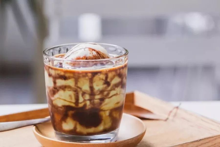 红酒情人节！5折吃『艺术品葡萄酒西餐厅』，你心爱的TA值得！