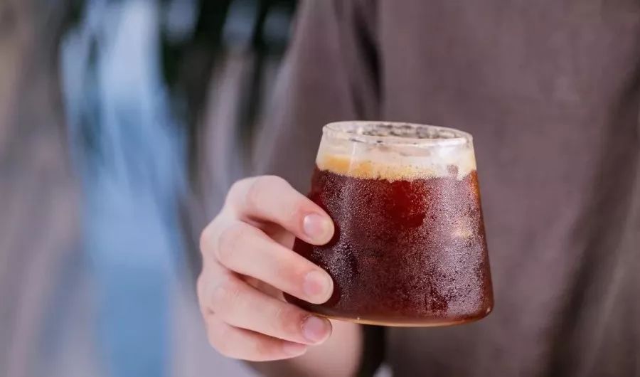 红酒情人节！5折吃『艺术品葡萄酒西餐厅』，你心爱的TA值得！