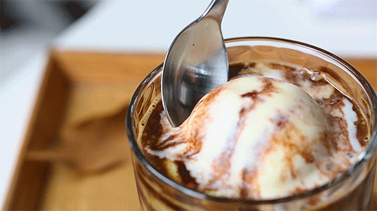 红酒情人节！5折吃『艺术品葡萄酒西餐厅』，你心爱的TA值得！