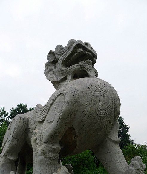 南京发现麒麟石雕,2座古墓“暗通款曲”,墓主身份大有来头!