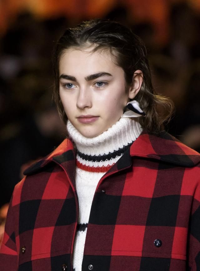 强烈色块设计的复古感时装,用独特的面料语言,同时又摩登复古