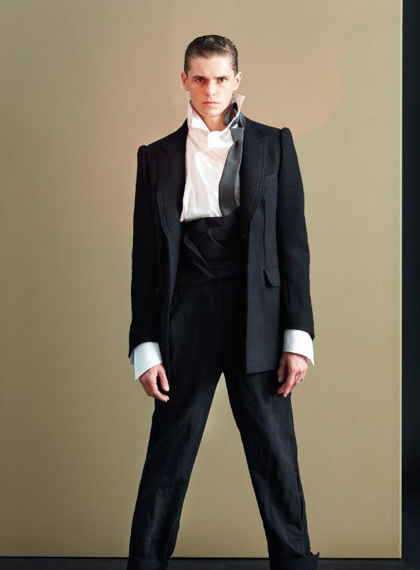 强烈色块设计的复古感时装,用独特的面料语言,同时又摩登复古