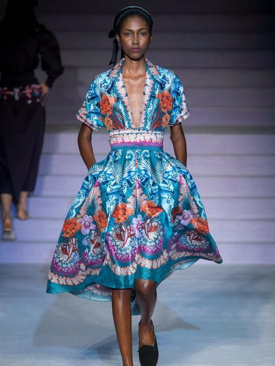 强烈色块设计的复古感时装,用独特的面料语言,同时又摩登复古