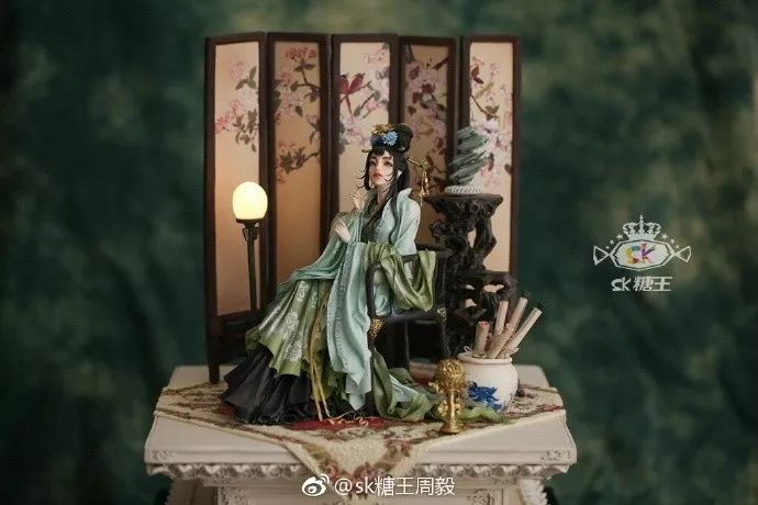 他从珠宝首饰到美容美发样样精通，只为做好一块蛋糕