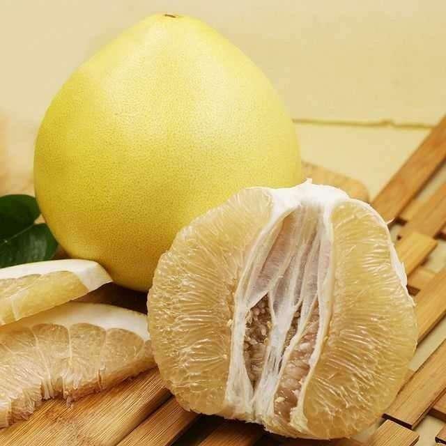秋冬吃柚子，1分钟教你挑出皮薄肉厚，味又甜的好柚子