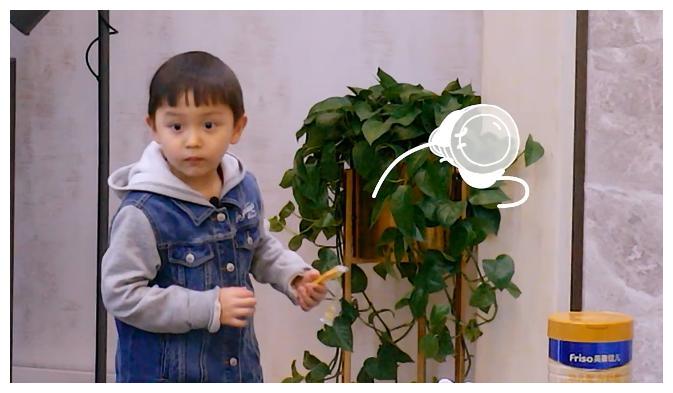 同样都是偷吃饼干，大麟子就比咘咘要机智的多