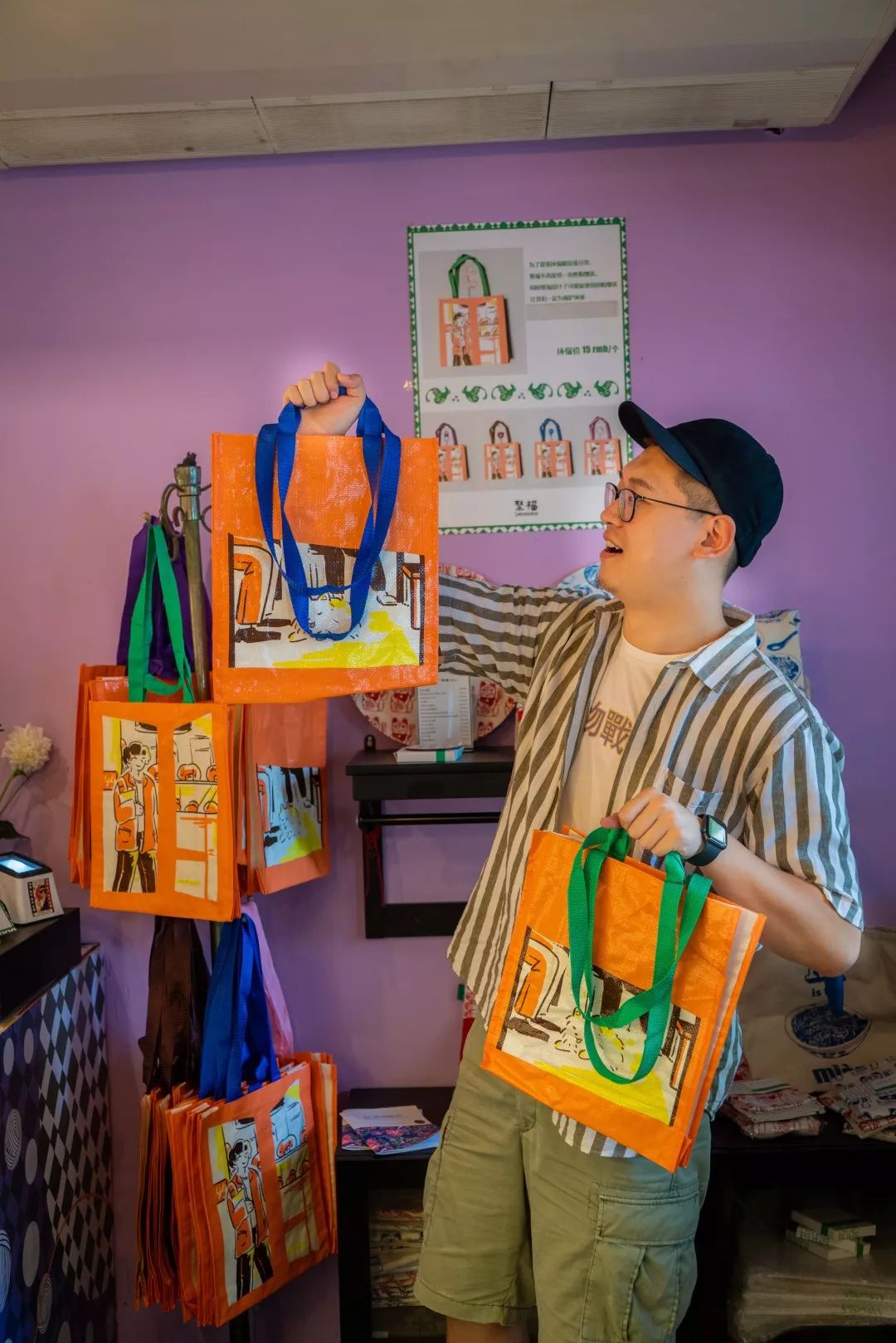 爸爸风装修、奶奶风餐具，你们见过比这更“土”的咖啡店吗?