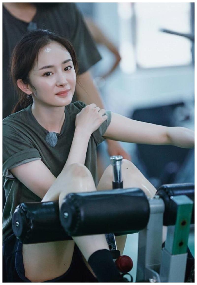 女明星的锻炼器材，赵丽颖用哑铃，林心如仰卧起坐，袁姗姗只用手