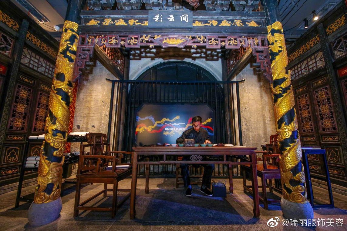 M·A·C魅可联手中国独立设计师品牌Angel Chen