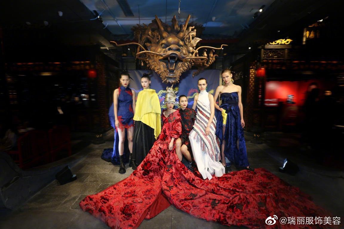 M·A·C魅可联手中国独立设计师品牌Angel Chen