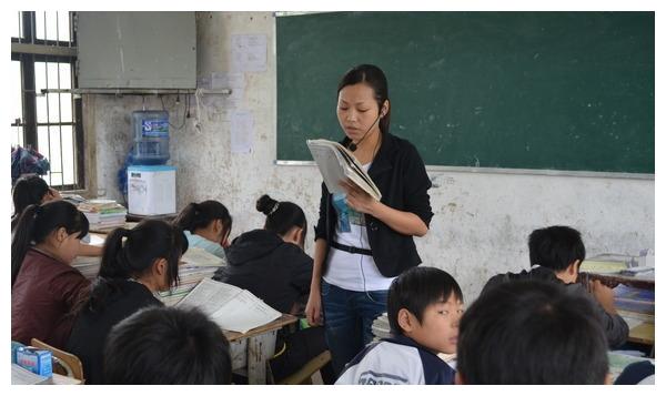 16日教育精选：老师上课佩带数码扩音器讲课，这样做合不合适？