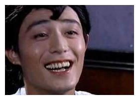 关晓彤的缝纫机不算啥，于正辣眼造型再升级，保剑锋头顶圣诞树！