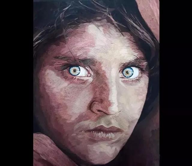 这位印度男人，用缝纫机作画，当看到作品后，佩服不已