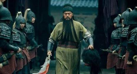 专家凿开关羽墓盗洞，发现被铁链吊起来的巨棺，太威风了