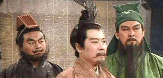 专家凿开关羽墓盗洞，发现被铁链吊起来的巨棺，太威风了