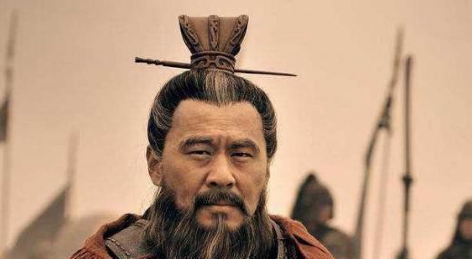 专家凿开关羽墓盗洞，发现被铁链吊起来的巨棺，太威风了