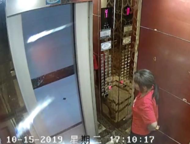 女子被困电梯长达2小时,按紧急按钮无人应答,物业:员工的问题