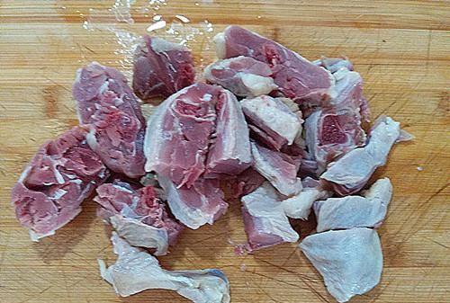 秋季容易上火多吃此肉，滋阴养胃，清虚热，和豆角一起炒，美味