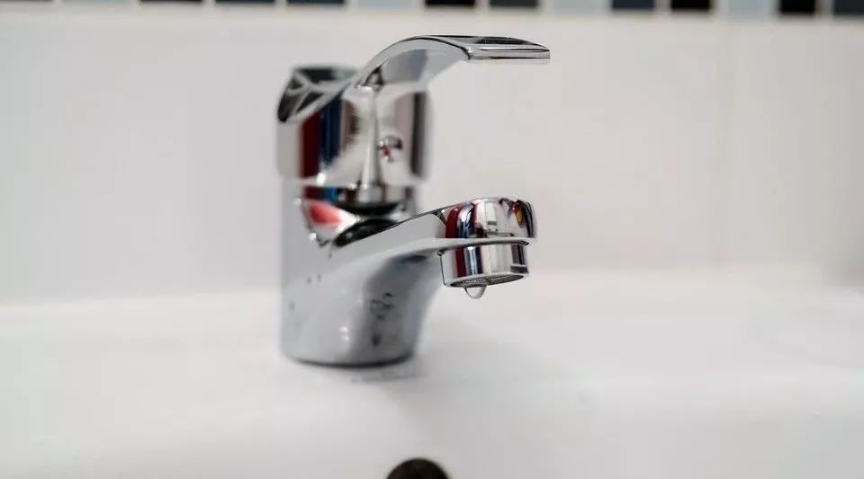 【水龙头漏水】用英语报修说怎么？