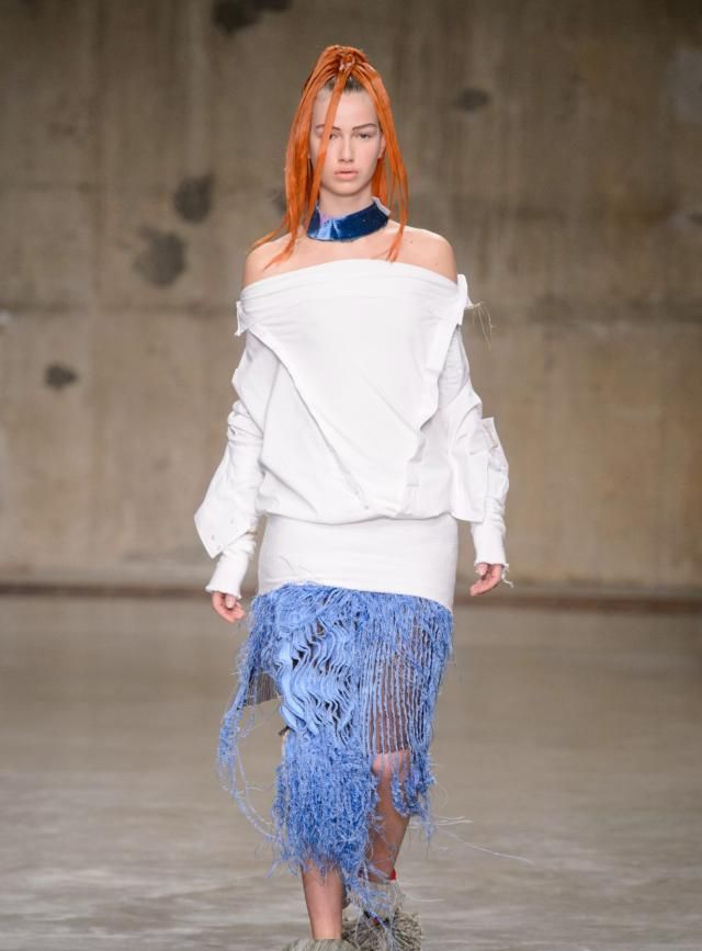 纤薄飘逸的面料让其充满灵动美感,复古又时髦,个性十足