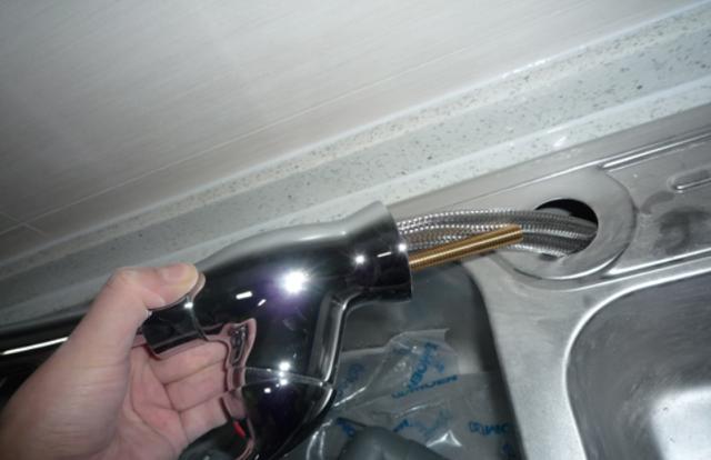 水槽安装就要按部就班,6个安装顺序不能颠倒,否则后患无穷