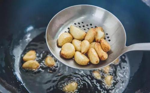 菜籽油、花生油、大豆油，多种油吃哪种最健康？营养师告诉你咋吃