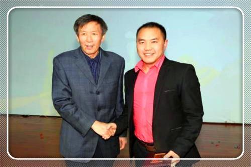 他大学毕业后辞职卖红薯，打造品牌做连锁加盟，被称“红薯王子”