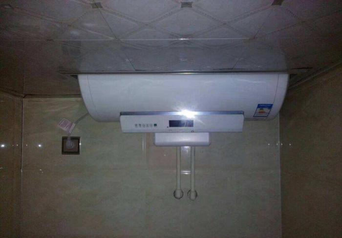 为什么有钱人都把热水器装吊顶上？老师傅一分析完，后悔太晚听说