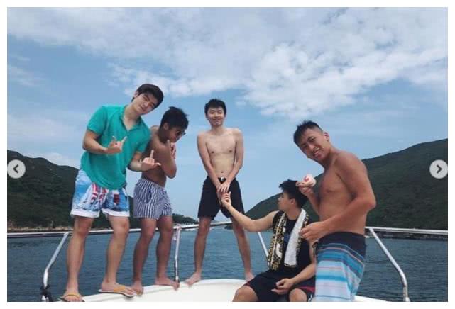洗米华爱子与好友庆生，私人游艇度假玩得开心，同框女友合影留念