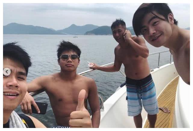 洗米华爱子与好友庆生，私人游艇度假玩得开心，同框女友合影留念