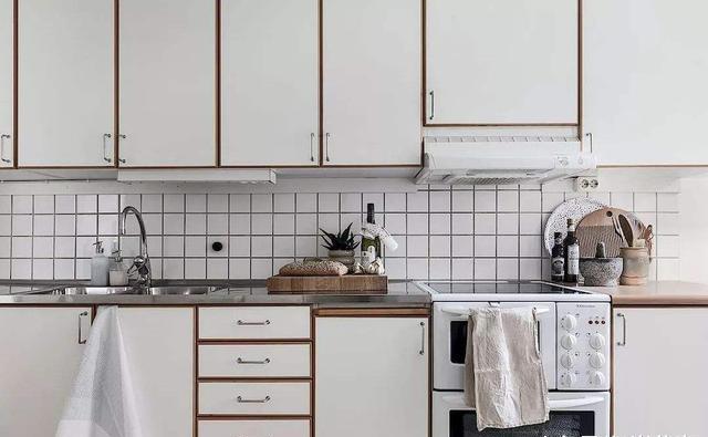 厨房台面选石英石好还是不锈钢的好?听懂行人一说,懊悔没早知道