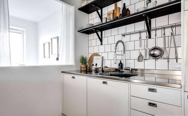 厨房台面选石英石好还是不锈钢的好?听懂行人一说,懊悔没早知道