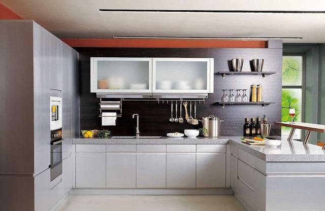 厨房台面选石英石好还是不锈钢的好?听懂行人一说,懊悔没早知道