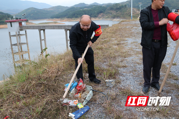 临武县开展河长制“五进”工作暨“水资源保护”宣传工作