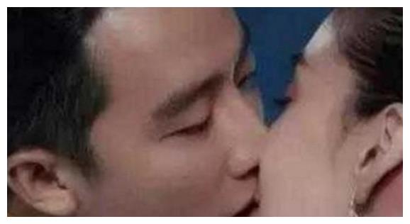 女明星拍吻戏“道具”，热巴用银行卡，baby用保鲜膜
