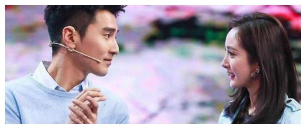 女明星拍吻戏“道具”，热巴用银行卡，baby用保鲜膜