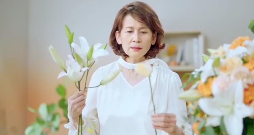 林志玲首次携妈妈拍广告，母亲病愈状态大好气质佳