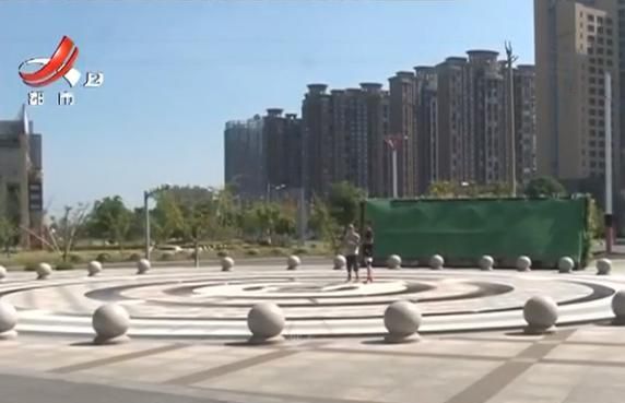 小女孩公园散步，被喷泉冲上天摔落昏迷，医生：下身严重撕裂