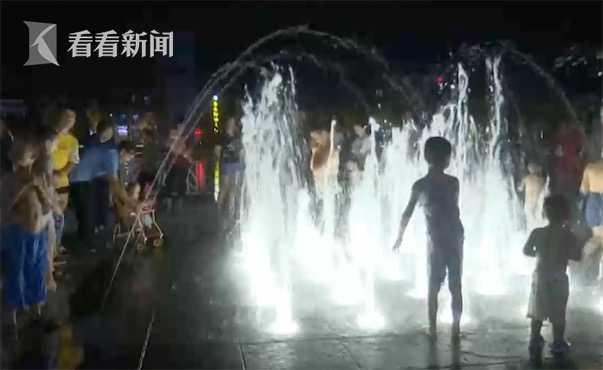 喷泉突然开启！女童被冲上9米高空摔落 多脏器受损