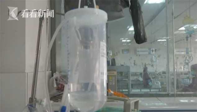 喷泉突然开启！女童被冲上9米高空摔落 多脏器受损