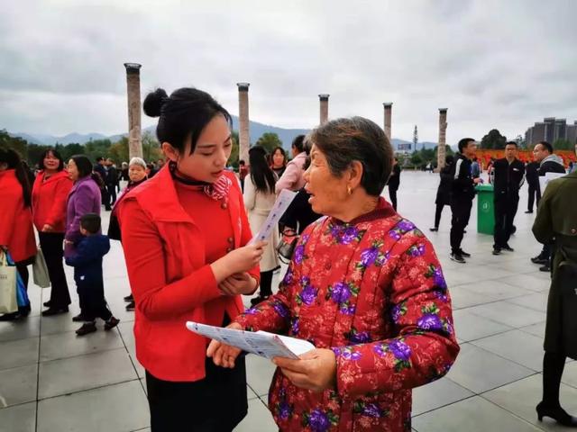 郑州九院健康帮扶活动义诊、业务指导还安装了“医养结合软件”