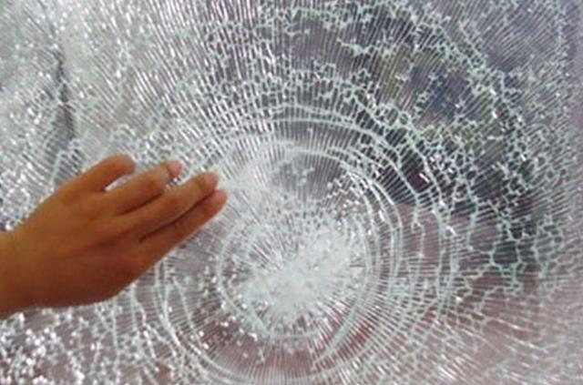 淋浴房安装注意什么?发生自爆不是偶然,5个知识,保证质量安全