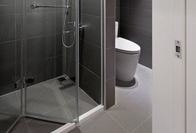 淋浴房安装注意什么?发生自爆不是偶然,5个知识,保证质量安全